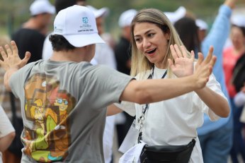 Özel bireyler, yarış pistinde sürüş deneyimi yaşadı