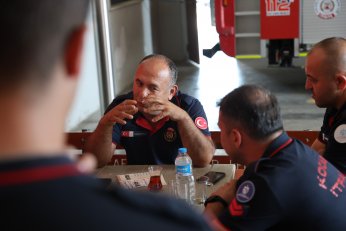 Kutsal mücadele, alevler arasında zamanla yarış