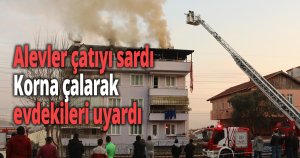 Alevlerin çatısını sardığı binada yaşayanları korna çalarak uyardı
