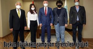 Başkan Büyükakın şampiyon öğrencileri ağırladı