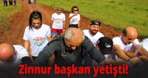 Çamura saplanan basın aracının yardımına belediye başkanı koştu