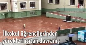 İlkokul öğrencilerinden yürekleri ısıtan davranış