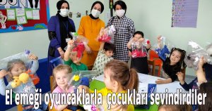 El emeği oyuncaklarla çocukları sevindirdiler