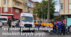 Ters yönden giden servis minibüsü motosikletli kuryeyle çarpıştı