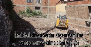 İzmit belediyesi Serdar Köşem Camii’ne cenaze namazı kılma alanı yapıyor