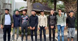 Ticari aracın bagajından kaçak göçmenler çıktı