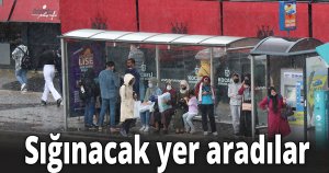 Yağmura hazırlıksız yakaladılar