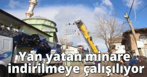 Yan yatan minare indirilmeye çalışılıyor