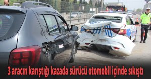 3 aracın karıştığı kazada sürücü otomobil içinde sıkıştı
