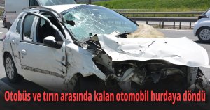 Otomobil, otobüs ile tırın arasında sıkıştı 