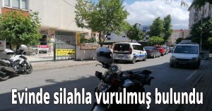 Evinde silahla vurulmuş halde bulundu