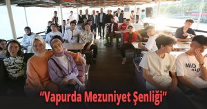 Vapurda mezuniyet kutlaması