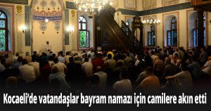 Kocaeli’de vatandaşlar bayram namazı için camilere akın etti