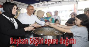 Başkan Söğüt aşure dağıttı