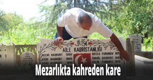 Mezarlıkta kahreden kare