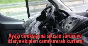 Ayağı direksiyona sıkışan sürücüyü itfaiye ekipleri camı kırarak kurtardı