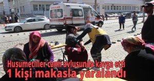 Husumetliler cami avlusunda kavga etti