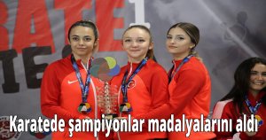 Karatede şampiyonlar madalyalarını aldı