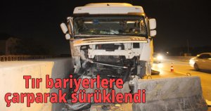 Tır bariyerlere çarparak sürüklendi, kaza ucuz atlatıldı