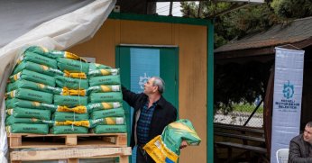 Büyükşehir, çiftçilere tohum dağıtımına başladı