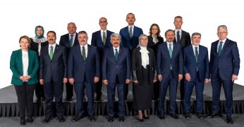 AK Parti milletvekilleri adayları, fotoğraf çekimi için stüdyoya girdi