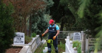 Mezarlıklarda Bayram Temizliği
