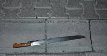 Döner bıçağı ile polise saldırdı