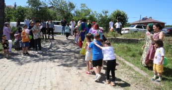 Bayram şenlikleri çocuk sesleriyle doldu taştı