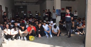 138 Düzensiz Göçmen Sınır Dışı Edildi