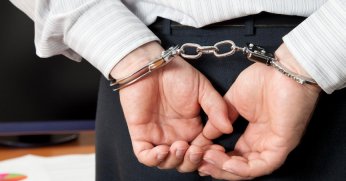 TUTUKLANANLAR ARASINDA GAZETECİ VE POLİS DE VAR