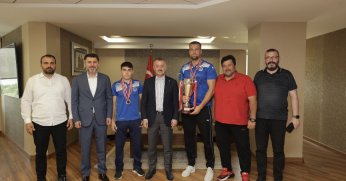 Başkan Büyükakın pehlivanları ağırladı