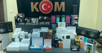 Durdurulan araçtan kaçak elektronik ürünler çıktı