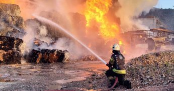 Kartepe’de geri dönüşüm fabrikasında yangın