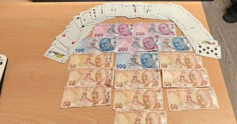 Polis ekipleri kumarbazları bastı