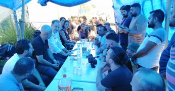 EMEP Milletvekili İskender Bayhan Corning grevini ziyaret etti