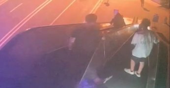 Yürüyen merdivenlerde sorumsuz hareket