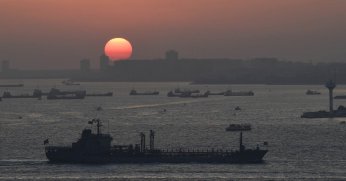 Türk Donanması  İstanbul Boğazı'nda Cumhuriyet'in güneşini böyle selamladı