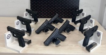 Durudurulan araçtan 10 silah ele geçiridldi