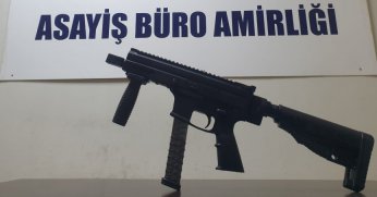 Otomatik silahlı 2 şahıs yakalandı