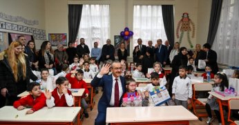 Vali Yavuz, Çocukların Karne Sevincine Ortak Oldu