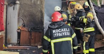 Alevler kısa sürede tüm evi kapladı