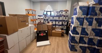 Kaçak sigara deposunu polis bastı