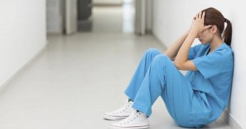 Sağlık çalışanlarına muayene önceliği tanınmalı