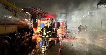 İş yerleri alevlere teslim oldu 1 kişi hayatını kaybetti