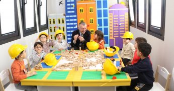 Başkan Büyükakın, Lokomotif Köyde çocuklarla buluştu