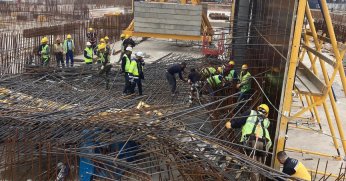 Gübretaş fabrikası inşaatında demir kalıbı devrildi