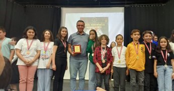 Matematik Şampiyonları Madalyalarını Aldı