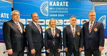 Türk hakemlerimize Avrupa'da hizmet rozeti