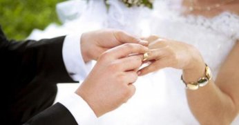 Evli kadınlar kendi soyadını kullanmayacak!