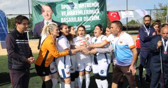 Kadınlar futbol oynarsa dünya yerinden oynar